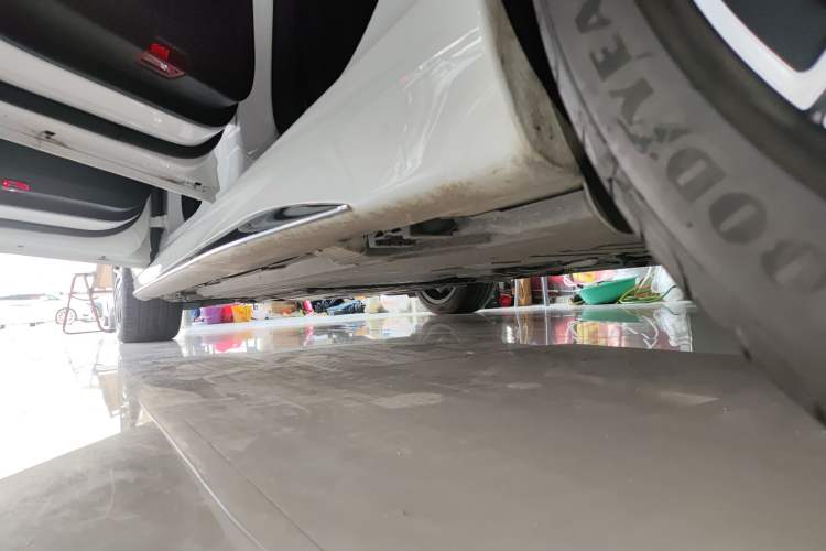 Used Mercedes-Benz C-Class 2023 C 260 L Sport Edition Left Side Sill