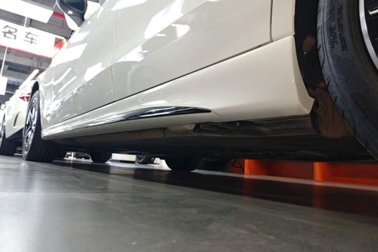 Used Mercedes-Benz C-Class 2023 Restyled C 260 L Night Edition Sports Version Left Side Sill