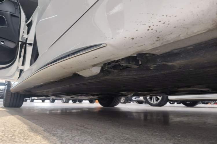 Used Mercedes-Benz C-Class 2023 Restyled C 260 L Sport Edition Left Side Sill