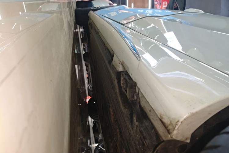 Used Mercedes-Benz C-Class 2023 C 200 L Sport Edition Left Side Sill