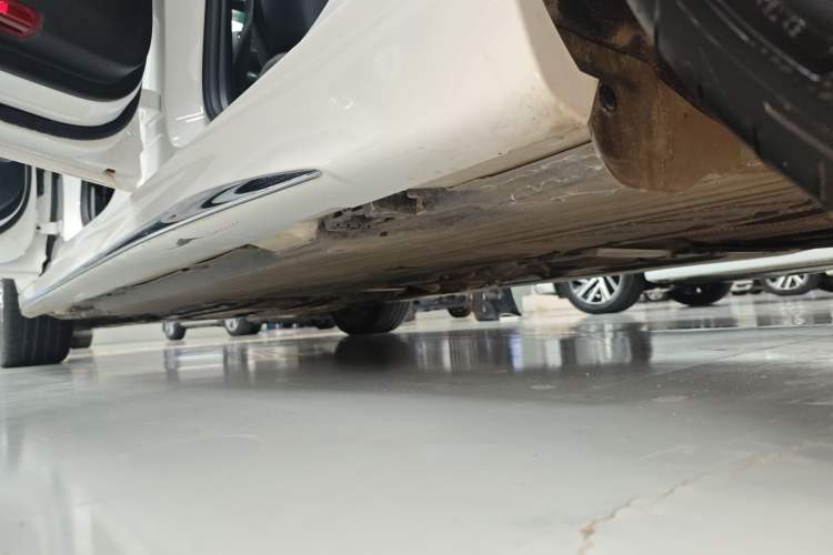 Used Mercedes-Benz C-Class 2023 Revised C 200 L Sport Edition Left Side Sill