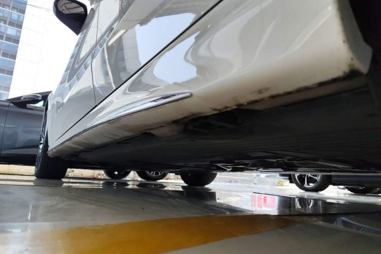 Used Mercedes-Benz C-Class 2023 Revised C 200 L Sport Edition Left Side Sill
