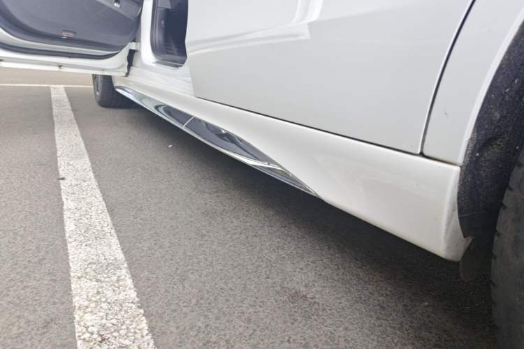 Used Mercedes-Benz C-Class 2023 Revised C 200 L Sport Edition Left Side Sill