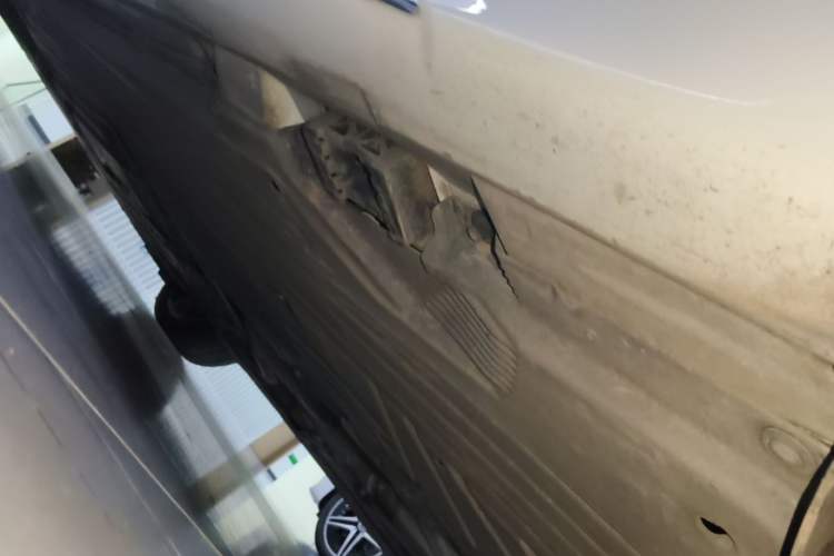 Used Mercedes-Benz C-Class 2023 Restyled C 260 L Sport Edition Left Side Sill