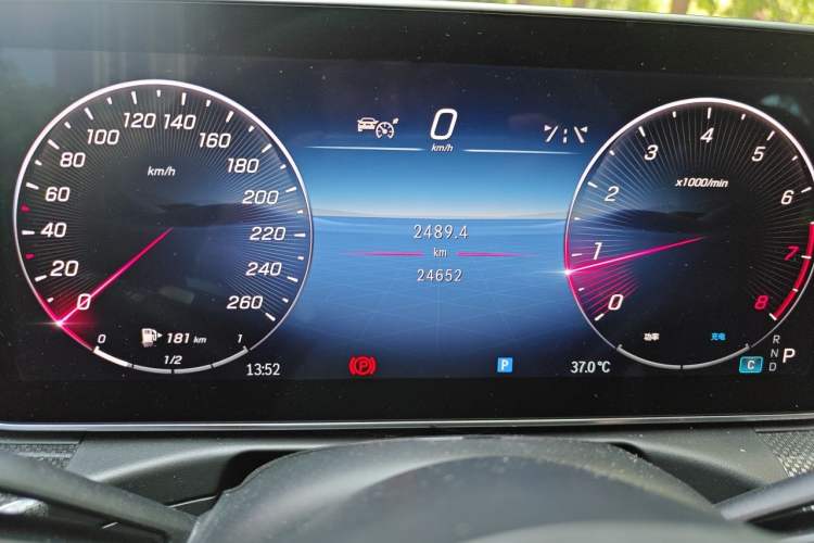 Used Mercedes-Benz C-Class 2023 Second Facelift C 260 L Sport Edition Odometer Close Up