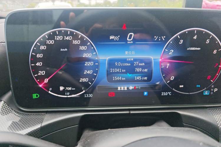 Used Mercedes-Benz C-Class 2023 Second Facelift C 260 L Starry Night Sports Edition Odometer Close Up