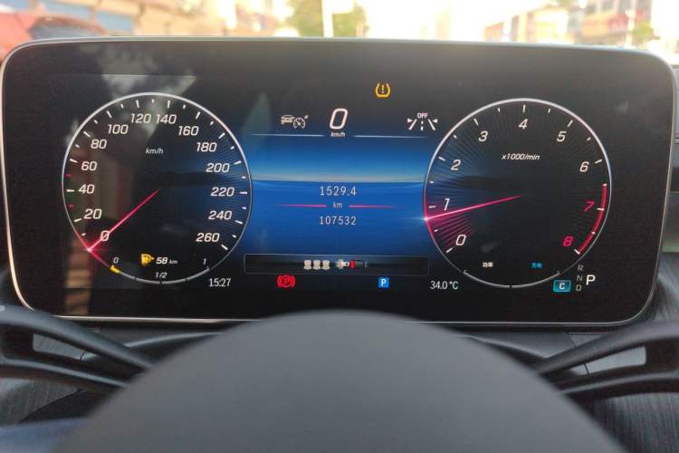 Used Mercedes-Benz C-Class 2023 Revised C 200 L Sport Edition Odometer Close Up