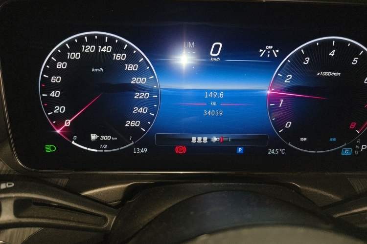 Used Mercedes-Benz C-Class 2023 C 200 L Sport Edition Odometer Close Up