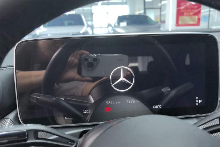 Used Mercedes-Benz C-Class 2023 C 200 L Sport Edition Odometer Close Up