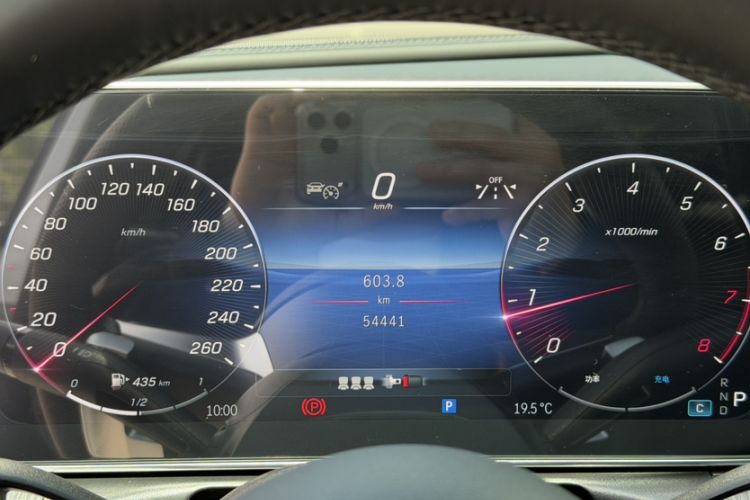 Used Mercedes-Benz C-Class 2023 C 200 L Sport Edition Odometer Close Up