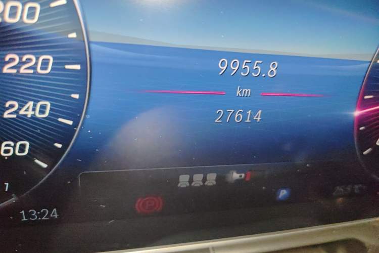 Used Mercedes-Benz C-Class 2023 C 200 L Sport Edition Odometer Close Up