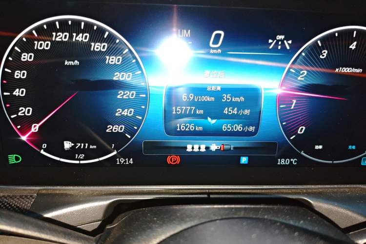 Used Mercedes-Benz C-Class 2023 Revised C 200 L Sport Edition Odometer Close Up