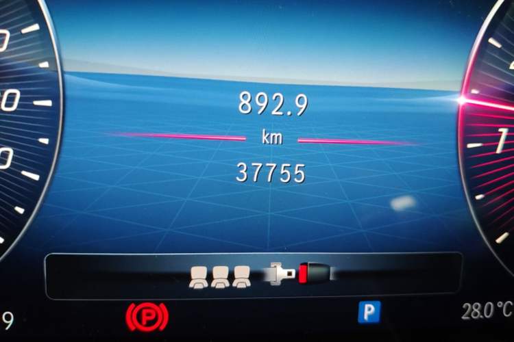 Used Mercedes-Benz C-Class 2023 Restyled C 260 L Sport Edition Odometer Close Up