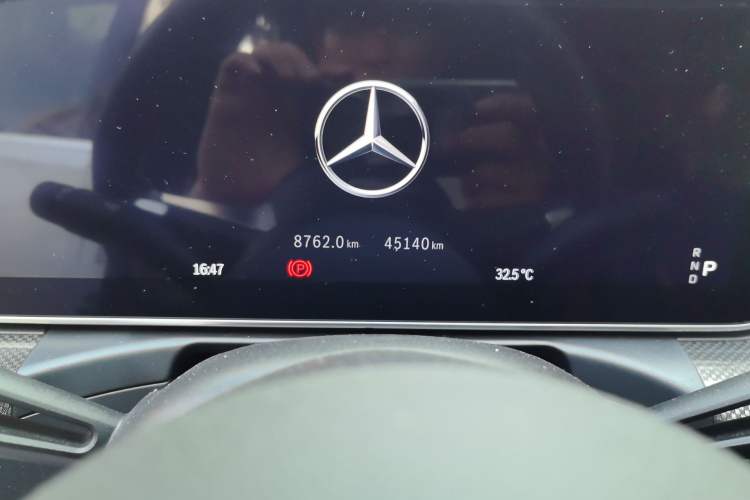 Used Mercedes-Benz C-Class 2023 Second Facelift C 260 L Sport Edition Odometer Close Up