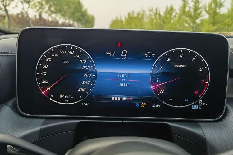 Used Mercedes-Benz C-Class 2023 Revised C 200 L Sport Edition Odometer Close Up