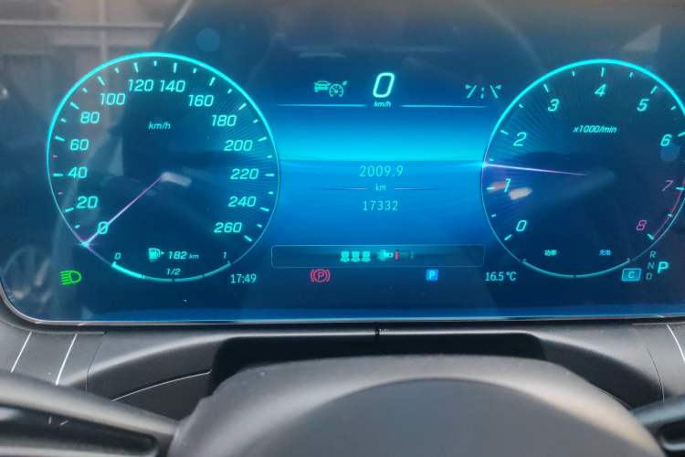 Used Mercedes-Benz C-Class 2023 C 200 L Sport Edition Odometer Close Up