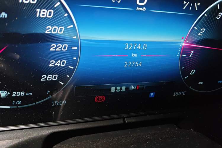 Used Mercedes-Benz C-Class 2023 C 200 L Sport Edition Odometer Close Up