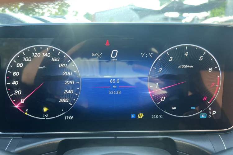 Used Mercedes-Benz C-Class 2023 Second Facelift C 260 L Sport Edition Odometer Close Up