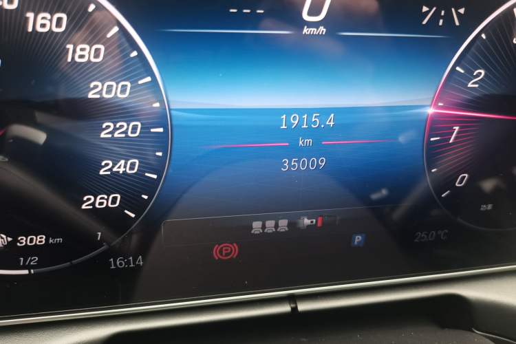 Used Mercedes-Benz C-Class 2023 Second Facelift C 260 L Sport Edition Odometer Close Up