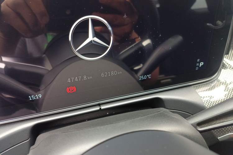 Used Mercedes-Benz C-Class 2023 Revised C 200 L Sport Edition Odometer Close Up