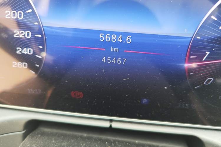 Used Mercedes-Benz C-Class 2023 Restyled C 260 L Sport Edition Odometer Close Up