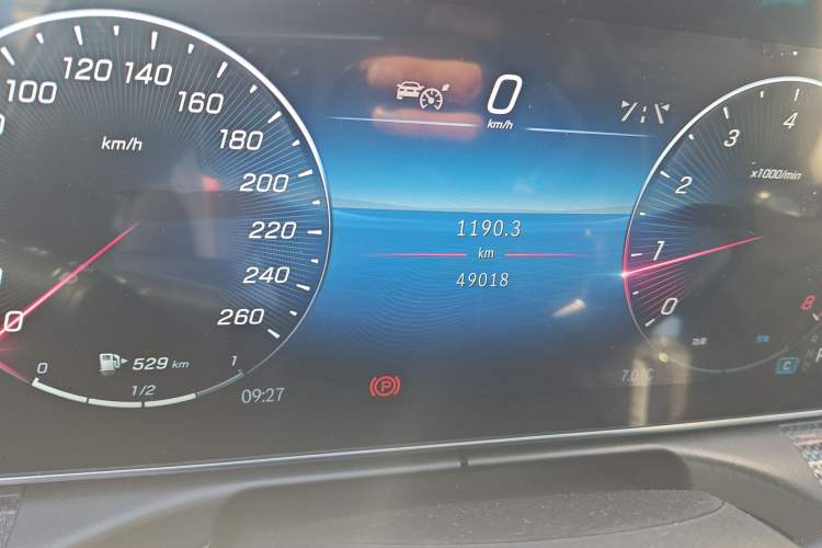 Used Mercedes-Benz C-Class 2023 Restyled C 260 L Night Edition Sports Version Odometer Close Up