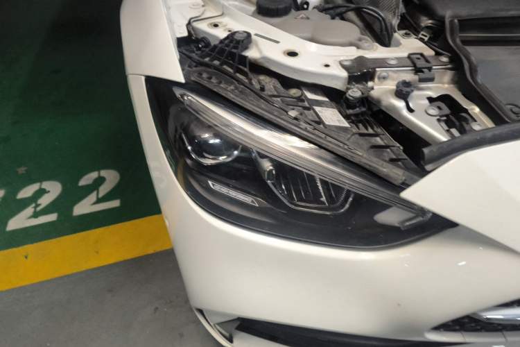 Used Mercedes-Benz C-Class 2023 Restyled C 260 L Sport Edition Right Front Headlight