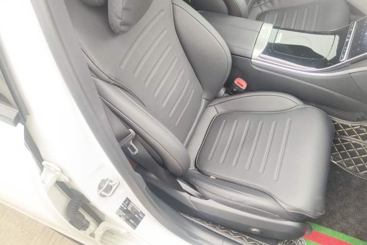Used Mercedes-Benz C-Class 2023 Restyled C 260 L Night Edition Sports Version Right Front Seat