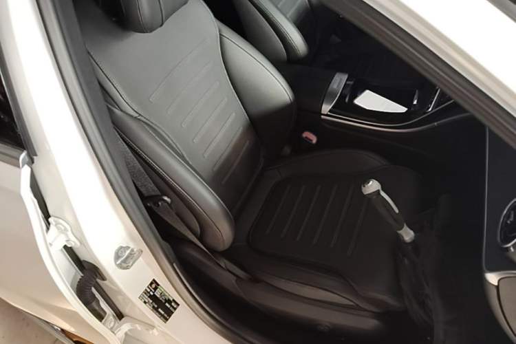 Used Mercedes-Benz C-Class 2023 Revised C 200 L Sport Edition Right Front Seat