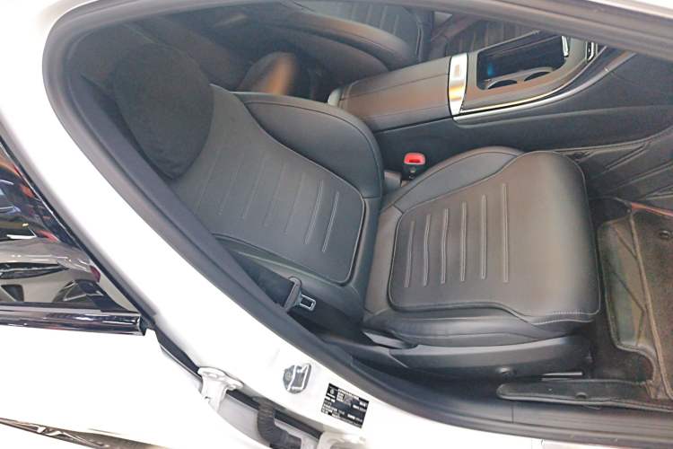 Used Mercedes-Benz C-Class 2023 Second Facelift C 260 L Starry Night Sports Edition Right Front Seat
