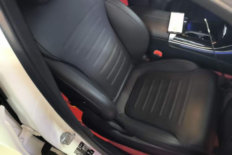 Used Mercedes-Benz C-Class 2023 Restyled C 260 L Night Edition Sports Version Right Front Seat