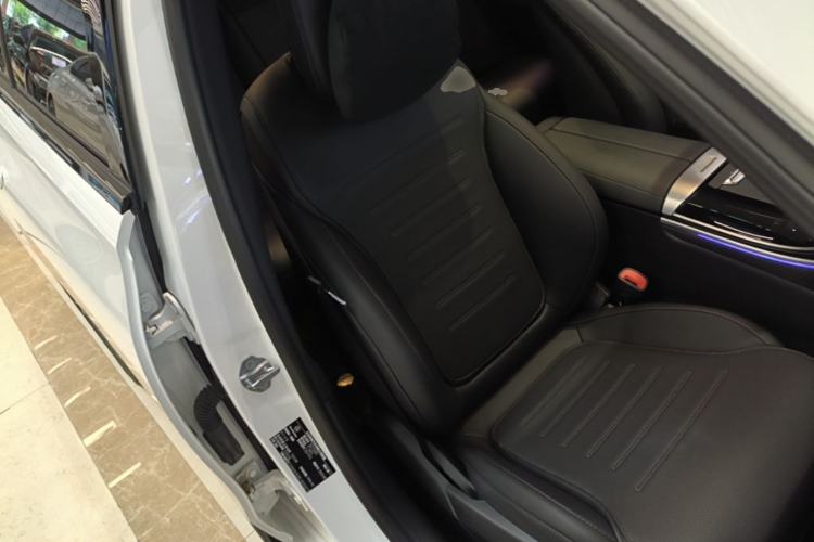 Used Mercedes-Benz C-Class 2023 Second Facelift C 260 L Starry Night Sports Edition Right Front Seat