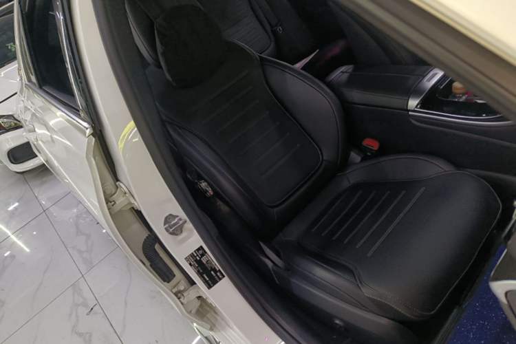 Used Mercedes-Benz C-Class 2023 Revised C 200 L Sport Edition Right Front Seat