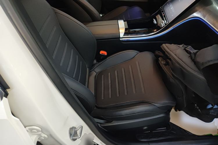Used Mercedes-Benz C-Class 2023 Second Facelift C 260 L Sport Edition Right Front Seat