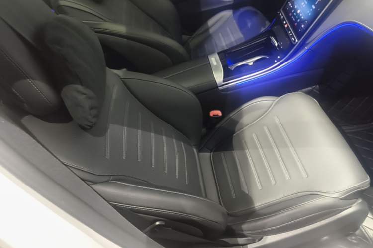 Used Mercedes-Benz C-Class 2023 Restyled C 260 L Sport Edition Right Front Seat