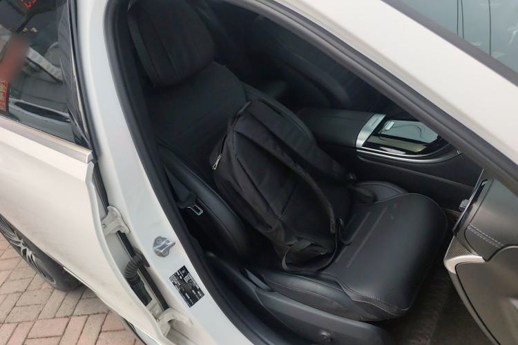 Used Mercedes-Benz C-Class 2023 Revised C 200 L Sport Edition Right Front Seat