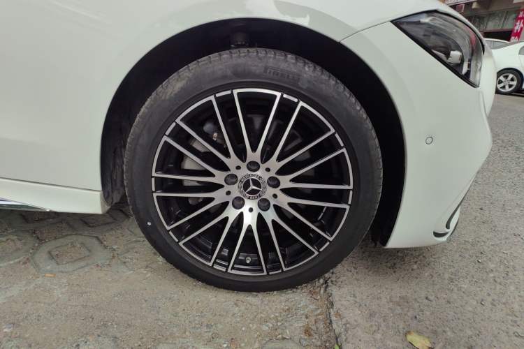 Used Mercedes-Benz C-Class 2023 Restyled C 260 L Sport Edition Right Front Wheel Hub