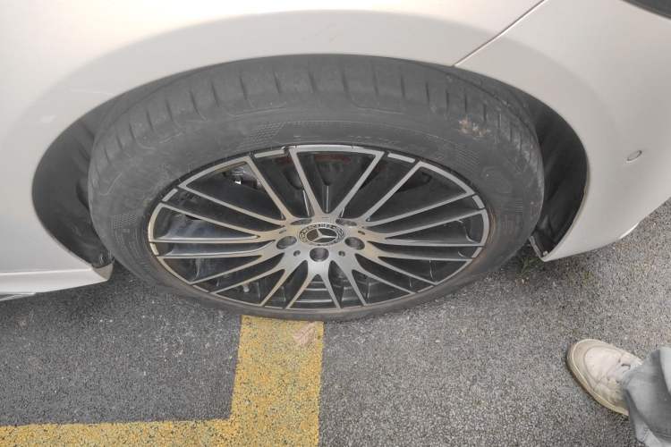 Used Mercedes-Benz C-Class 2023 Restyled C 260 L Sport Edition Right Front Wheel Hub