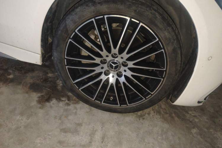 Used Mercedes-Benz C-Class 2023 Restyled C 260 L Sport Edition Right Front Wheel Hub
