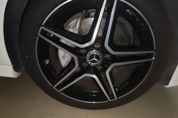 Used Mercedes-Benz C-Class 2023 C 260 Coupe Right Front Wheel Hub