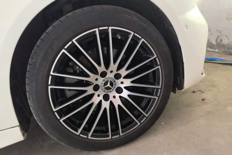 Used Mercedes-Benz C-Class 2023 C 200 L Sport Edition Right Front Wheel Hub