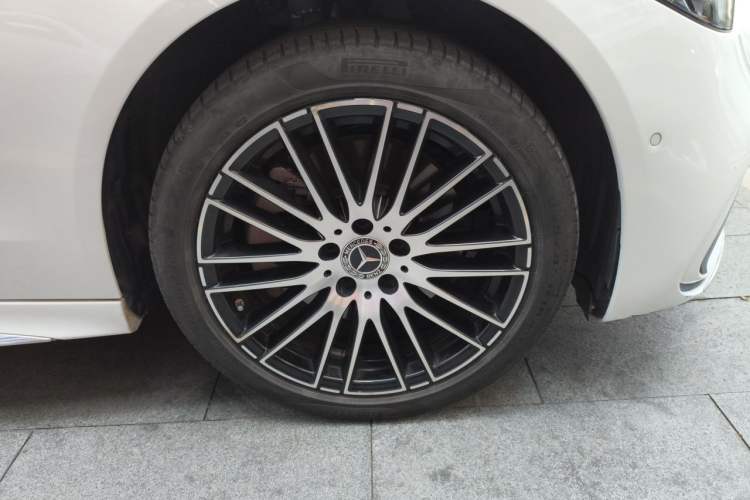 Used Mercedes-Benz C-Class 2023 Restyled C 260 L Sport Edition Right Front Wheel Hub
