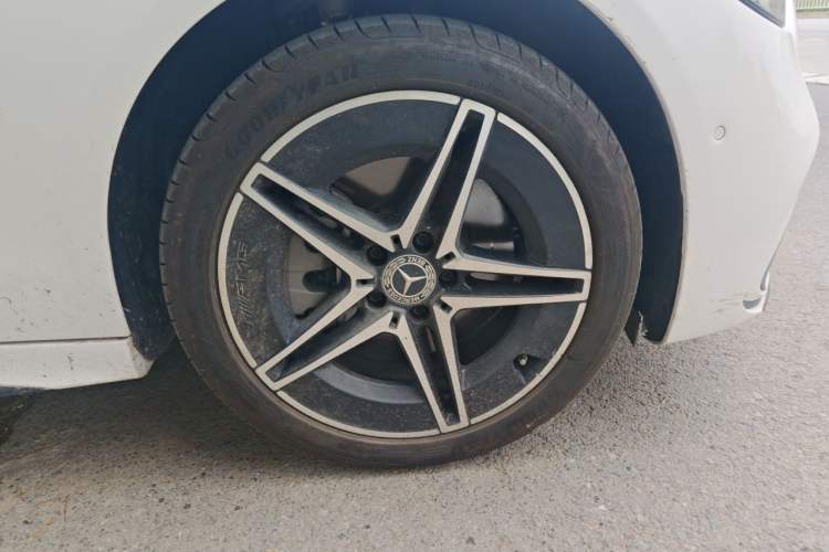 Used Mercedes-Benz C-Class 2023 Second Facelift C 260 L Starry Night Sports Edition Right Front Wheel Hub