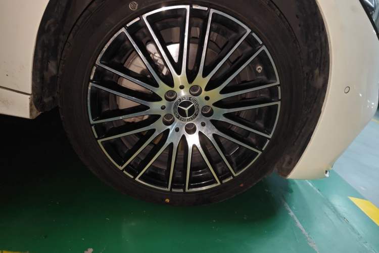 Used Mercedes-Benz C-Class 2023 Restyled C 260 L Sport Edition Right Front Wheel Hub