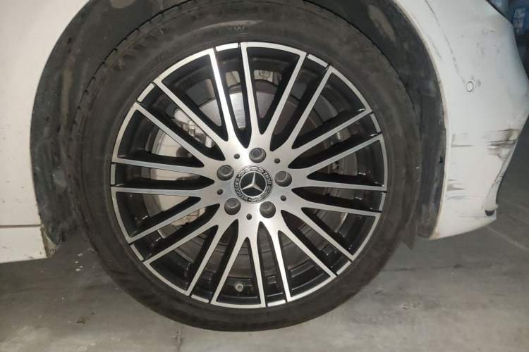 Used Mercedes-Benz C-Class 2023 Restyled C 260 L Sport Edition Right Front Wheel Hub