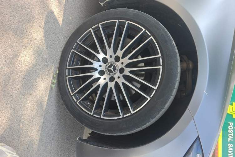 Used Mercedes-Benz C-Class 2023 Revised C 200 L Sport Edition Right Front Wheel Hub