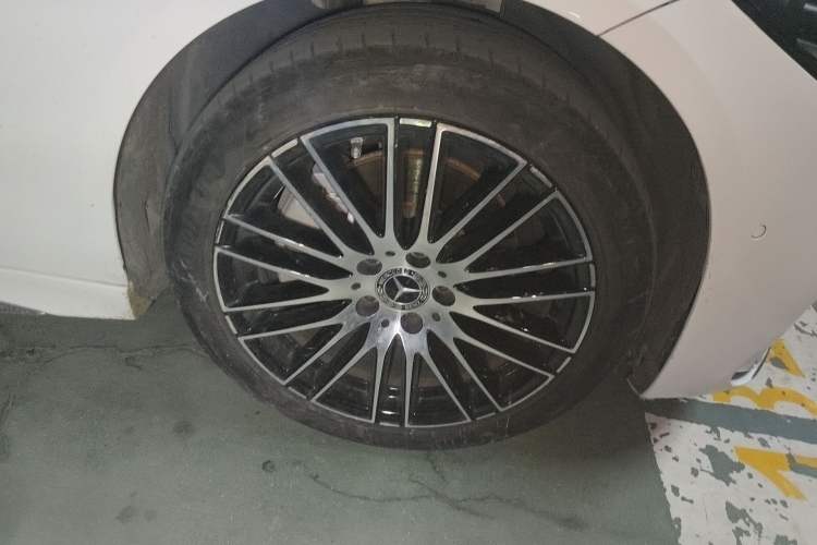 Used Mercedes-Benz C-Class 2023 C 200 L Sport Edition Right Front Wheel Hub