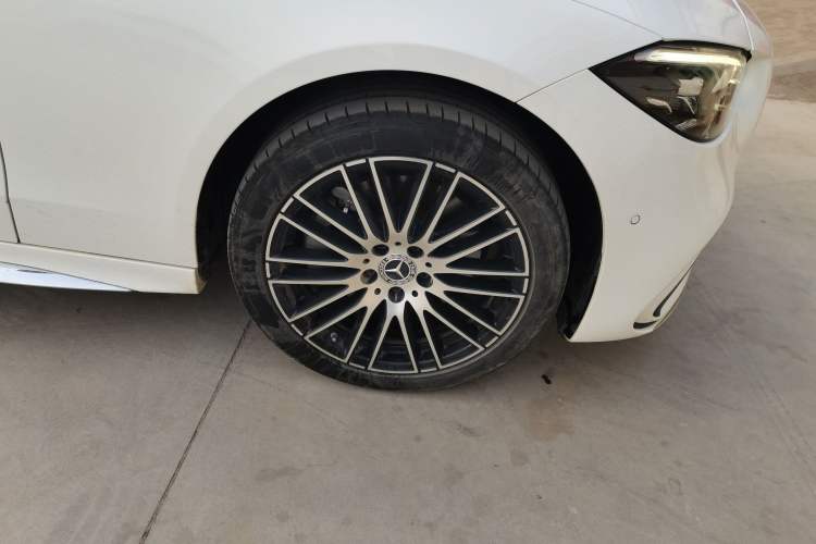 Used Mercedes-Benz C-Class 2023 C 260 L Sport Edition Right Front Wheel Hub