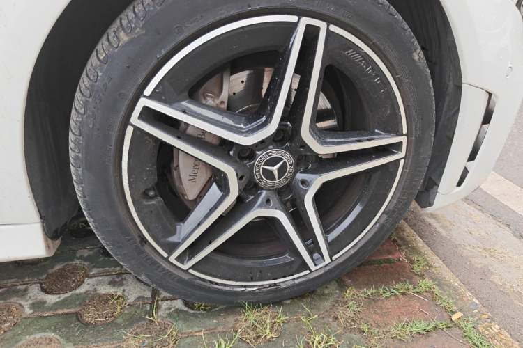 Used Mercedes-Benz C-Class 2023 C 260 Coupe Right Front Wheel Hub