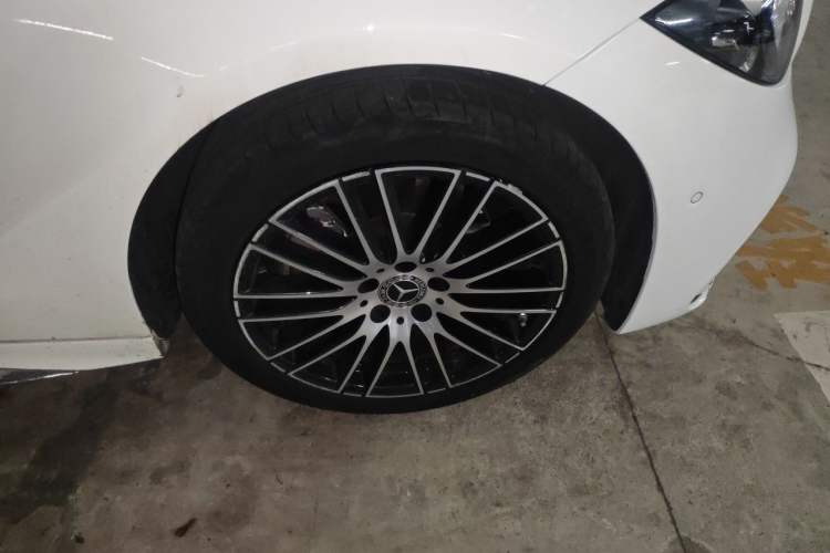 Used Mercedes-Benz C-Class 2023 Revised C 200 L Sport Edition Right Front Wheel Hub